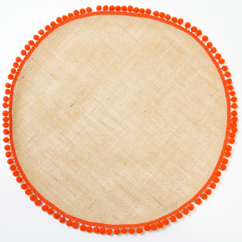 Set of 6 round placemats in natural jute with orange trimmings