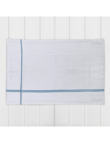 White terry cloth mat with crossings