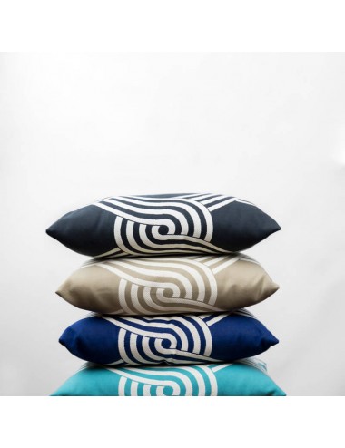Outdoor cushion with graphic circle pattern